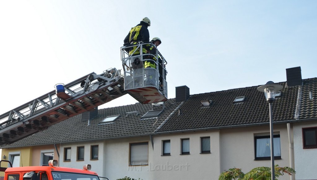 Feuer 1 Dachstuhl Koeln Porz Westhoven Ingeborgstr P5333.JPG